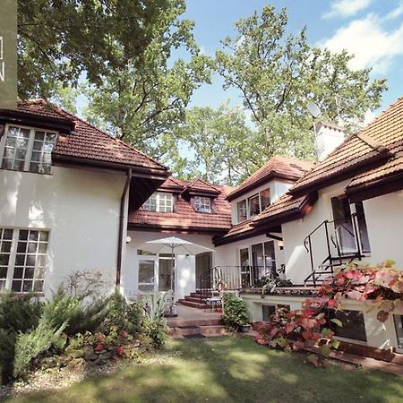 Hotel Krzysin à Podkowa Leśna Extérieur photo