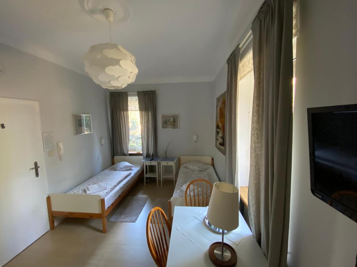 Hotel Krzysin à Podkowa Leśna Extérieur photo