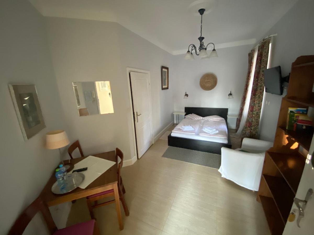 Hotel Krzysin à Podkowa Leśna Extérieur photo