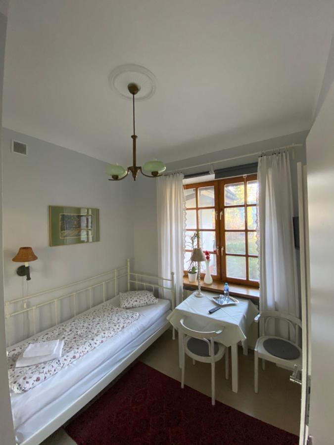 Hotel Krzysin à Podkowa Leśna Extérieur photo