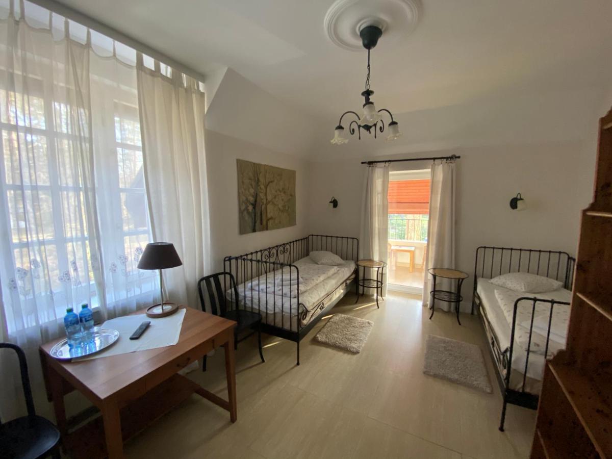 Hotel Krzysin à Podkowa Leśna Extérieur photo