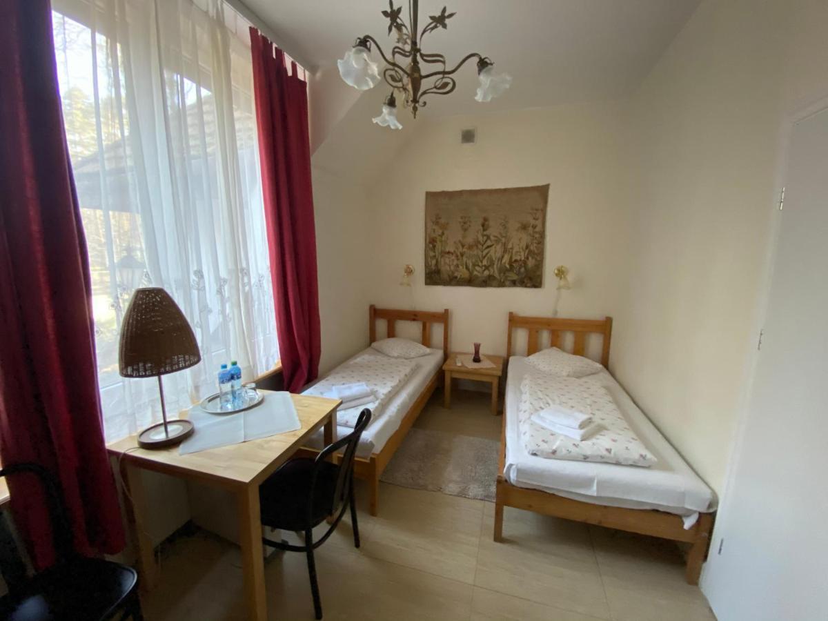 Hotel Krzysin à Podkowa Leśna Extérieur photo